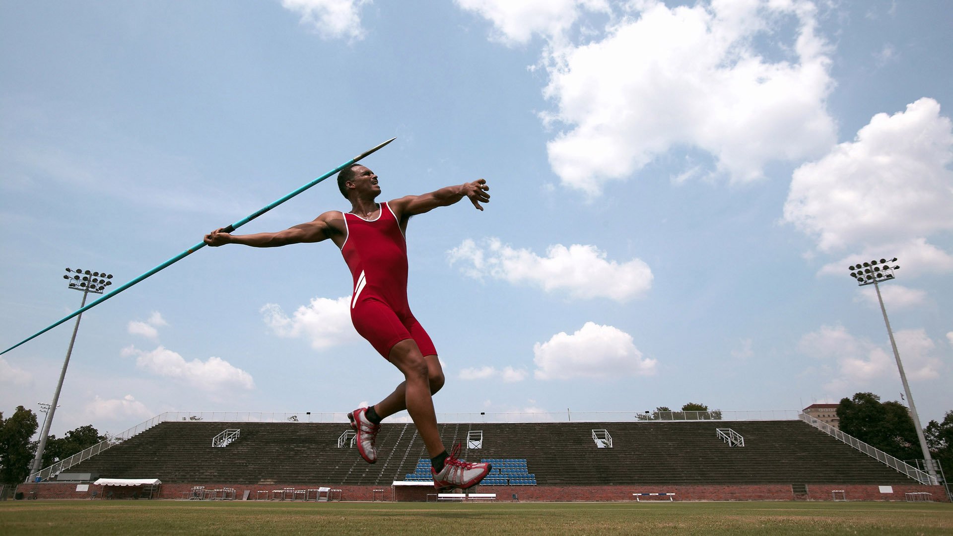 北美风暴眼,独行侠硬仗破狼,世界杯前夜的篮球启示