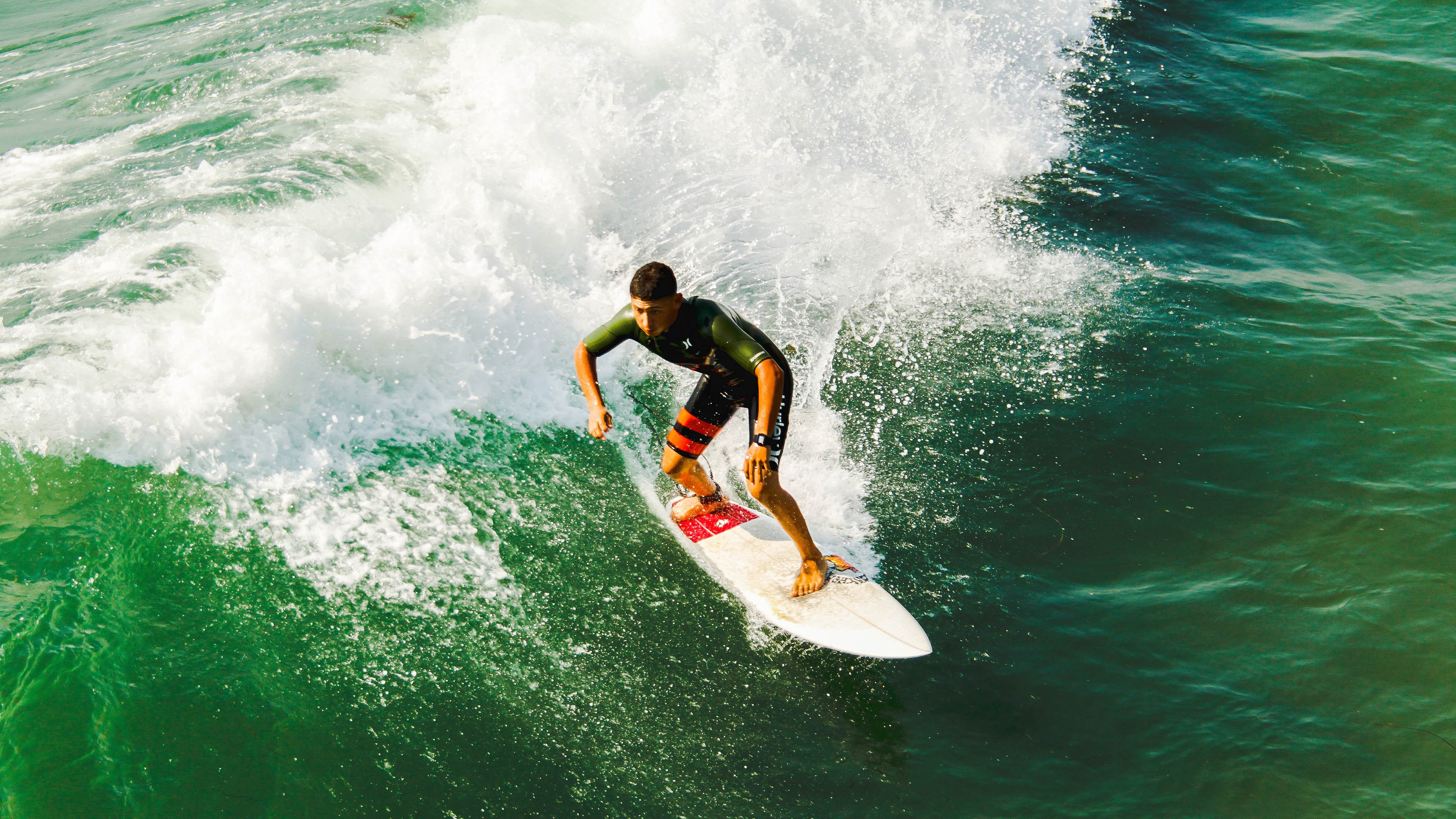 东契奇闪耀全场，爵士连续得分压制快船
