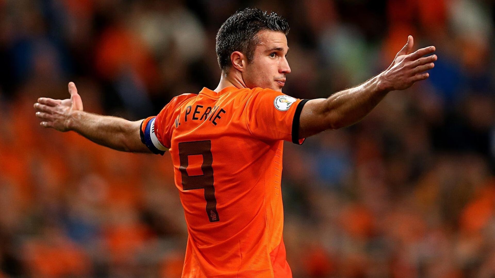 湖人险胜篮网背后，保罗的火热与詹姆斯的冷思考